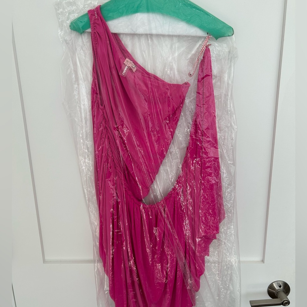 Norma Kamali Diana Ruched One-Shoulder Gown - Picture 5 of 6